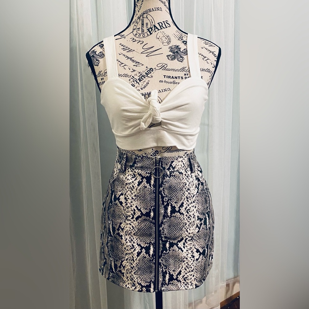 Boutique snake skin skirt